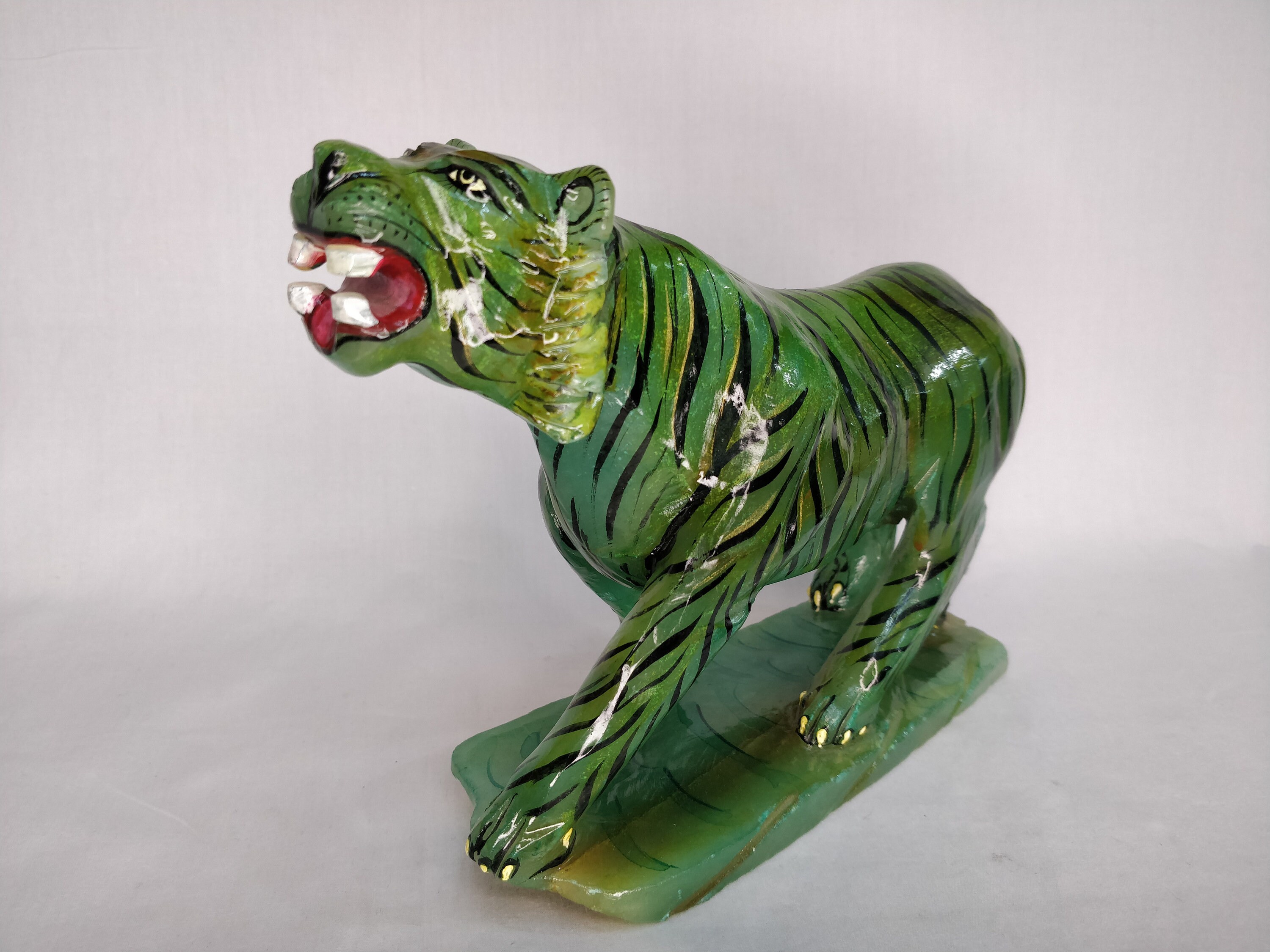 翡翠 タイガー 置物 翡翠の虎の像、宝石の動物、彫刻された石の動物の置物、虎の像、虎の