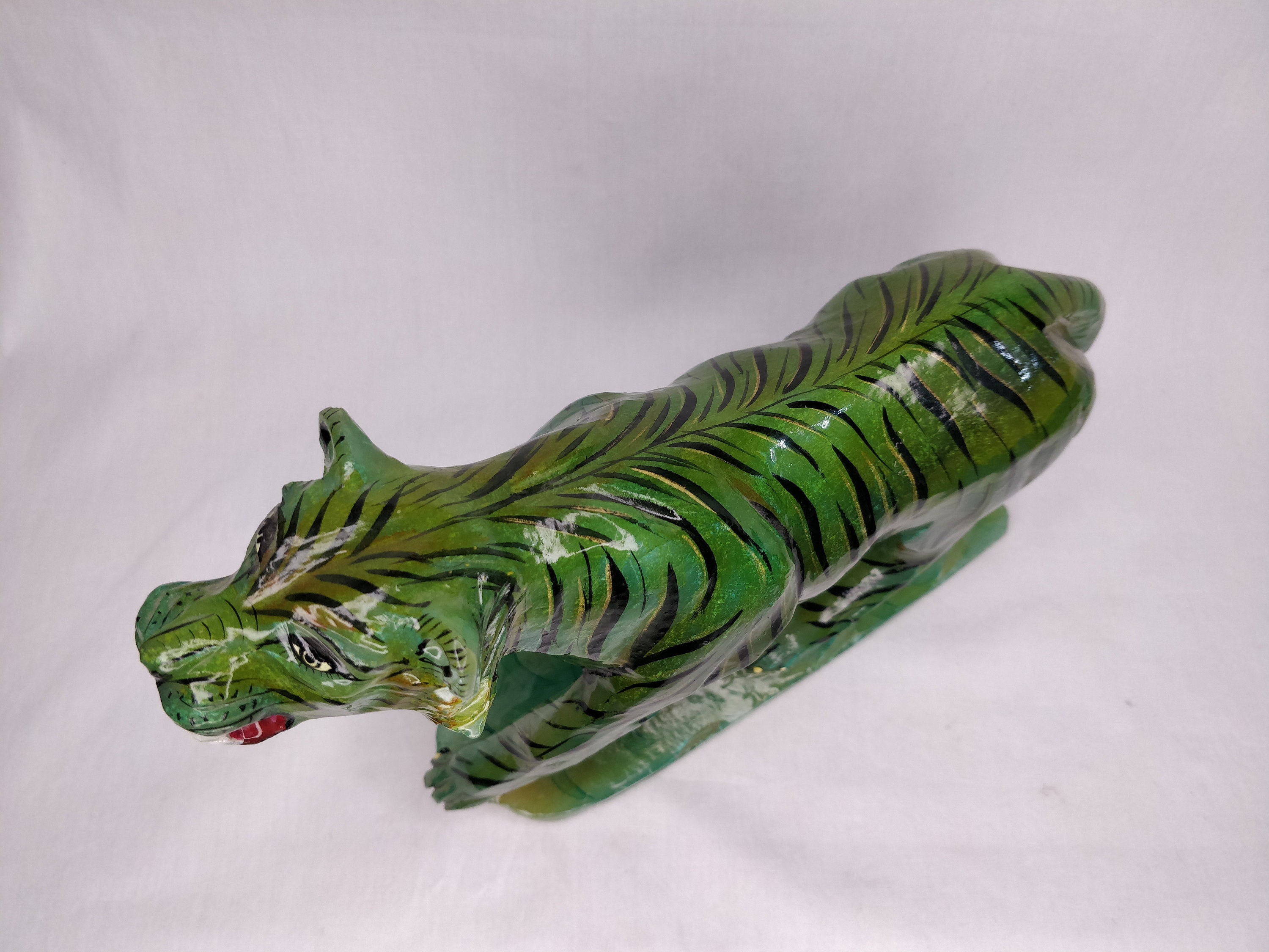 翡翠の虎の像、宝石の動物、彫刻された石の動物の置物、虎の像、虎の