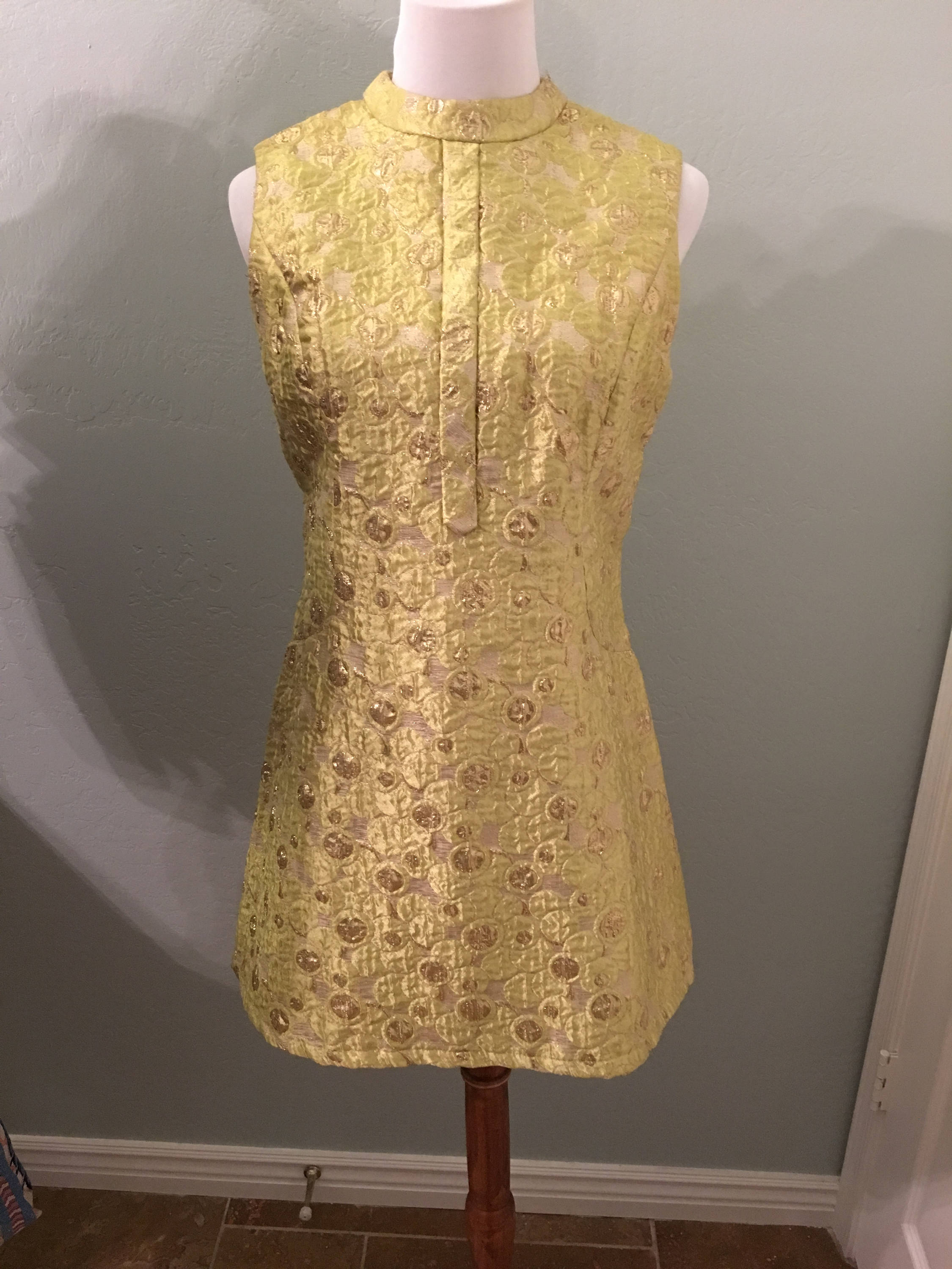 【日本入手困難】Embroidered vintage-look fabric mini-dress Lucky Embroidered Mini Dress – Elizabeth Anthony