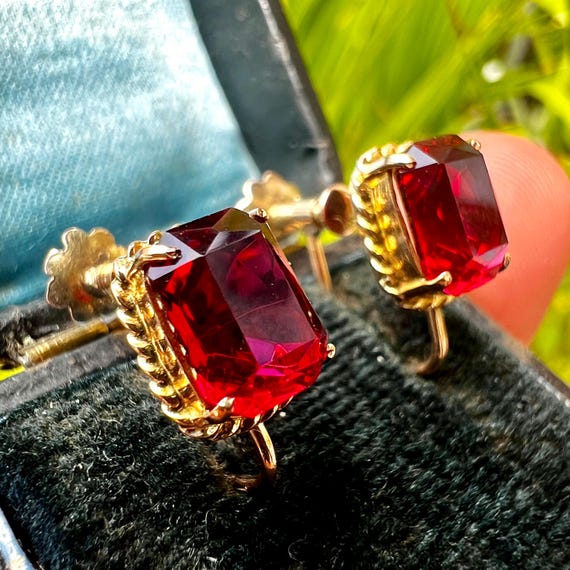 Antique 9CT Gold Ruby Red Paste Screwback Earrings - image 8