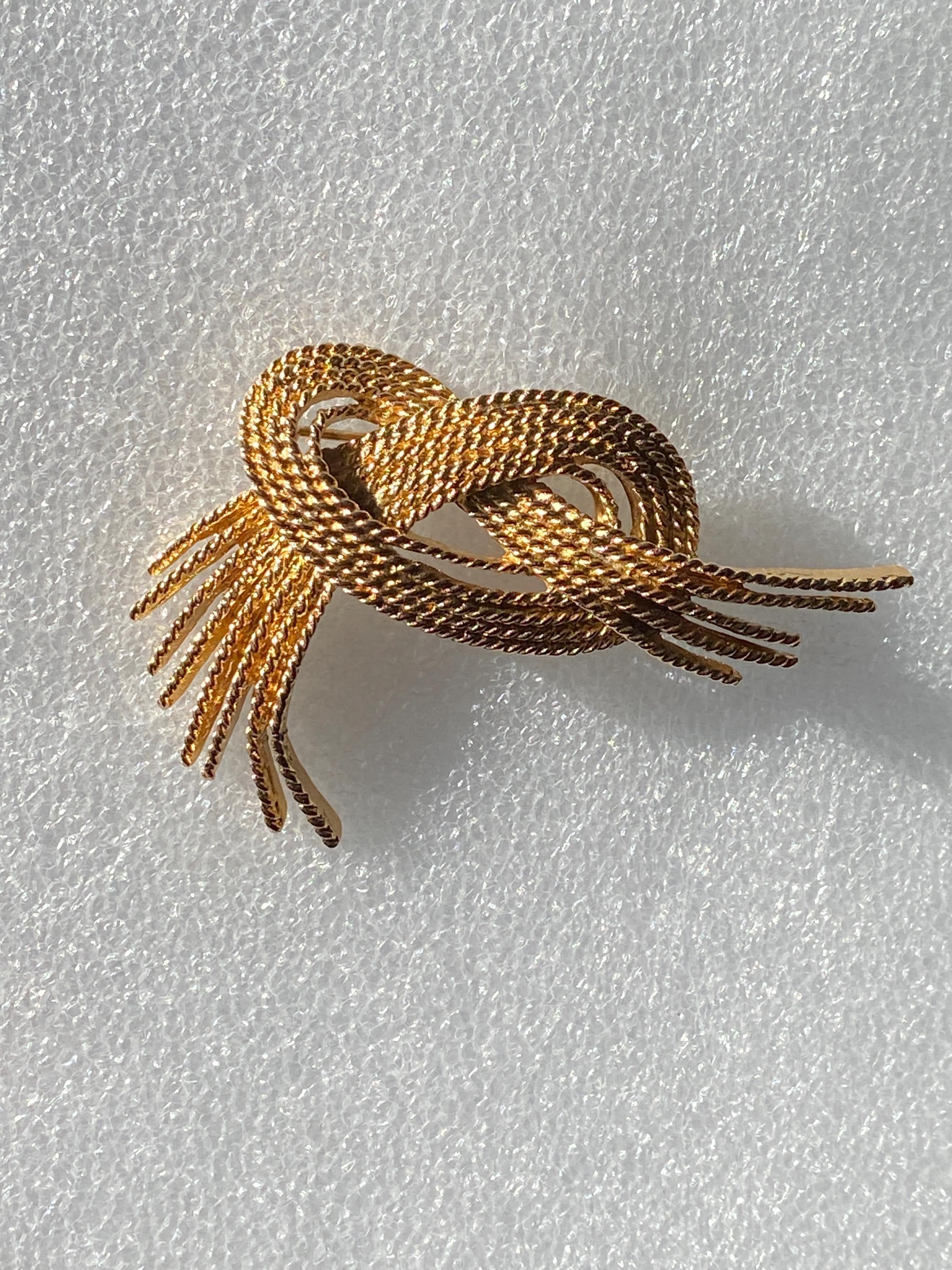 Broche Vintage Monet Plaquée Or - Modèle 3134 - Relief Poli Brillant - Occasion Impeccable