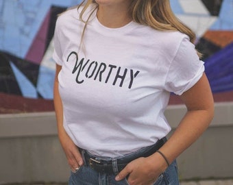 T-shirt unisex bianca di Worthy