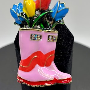 Beautiful Pink Rainboots with Tulips Needle Minder/Magnet