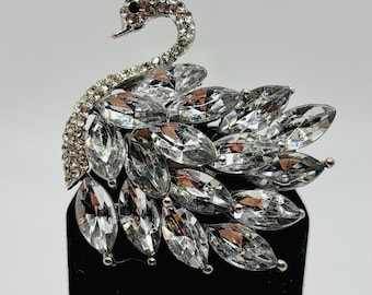Stunning Clear Crystal Swan Bird Needle Minder/Magnet
