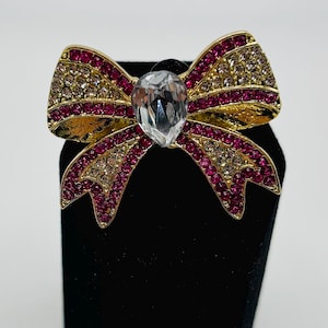 Gorgeous Pink  Crystal Bow Needle Minder/Magnet