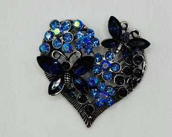 Lovley Blue Butterflies and Flowers Crystal Heart Needle Minder/Magnet