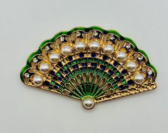 Green Pearl and Enamel Fan Needle Minder/Magnet