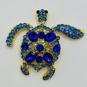 Stunning Blue and Green Crystal Sea Turtle Needle Minder/Magnet