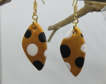 Gold, white and black earrings, gold polymer clay earrings with black and white polka dots. French artisanal creation