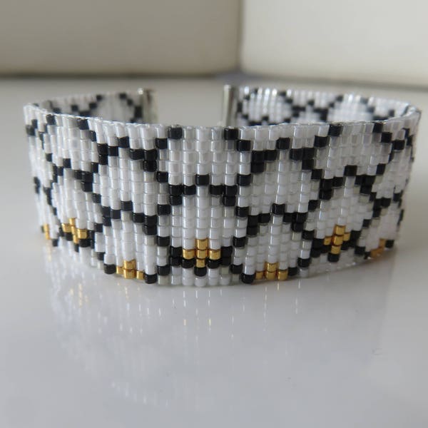 Bracelet manchette ajustable blanc, gris, noir et doré, bracelet manchette tissé main en perles Miyuki Delica 11/0. Cadeau pour elle