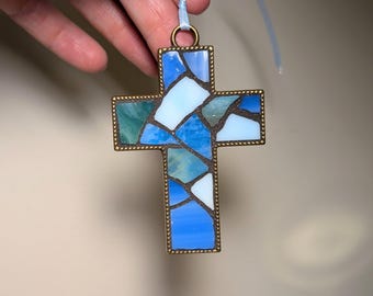 Ornement croix en mosaïque de verre bleu, pendentif croix pectorale fait main