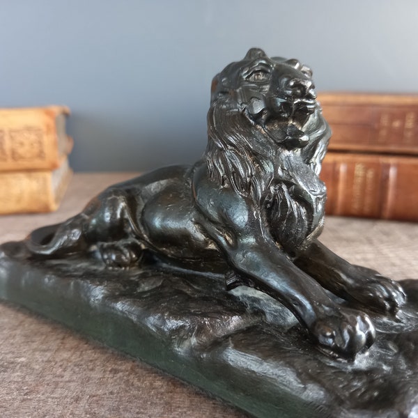 Antique Lion statue. French metal Lion. Antique lion. Lion statue. Country house decor. French antique lion. Animalia. Animal statue.