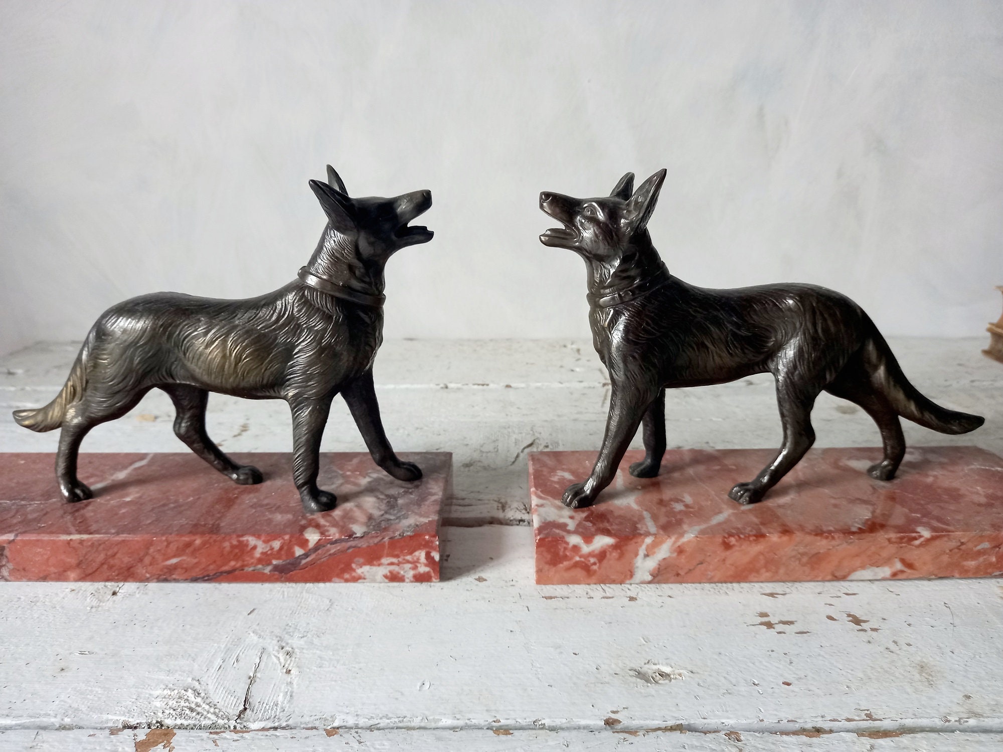 Français Serre-Livres Vintage. Paire de Français Art Déco avec Décoration Chien. Décoration Bureau. 