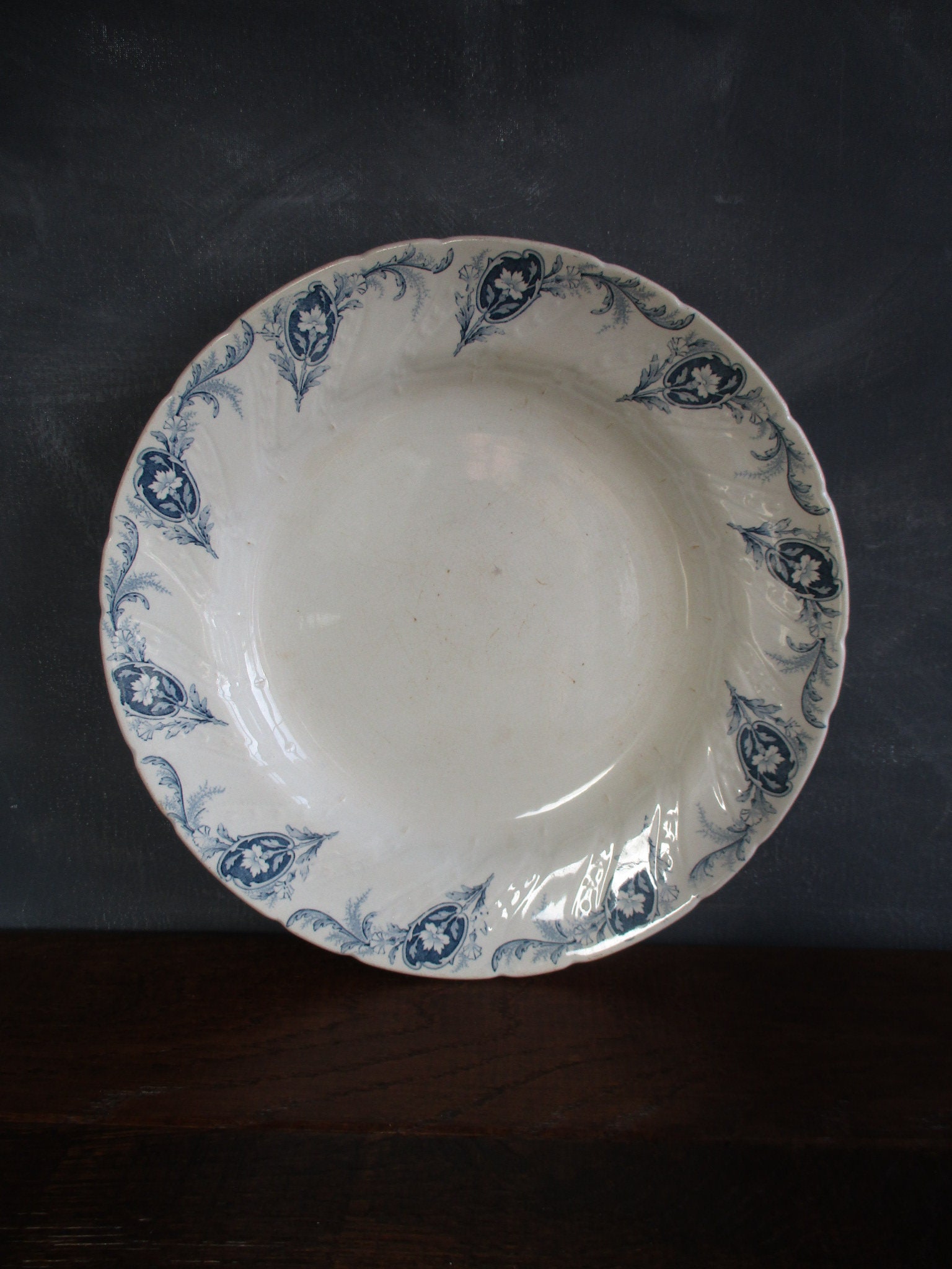 Français Plat Antique de Transferware Bleu. Transferware . Français Transferware. Cuisine Campagne.