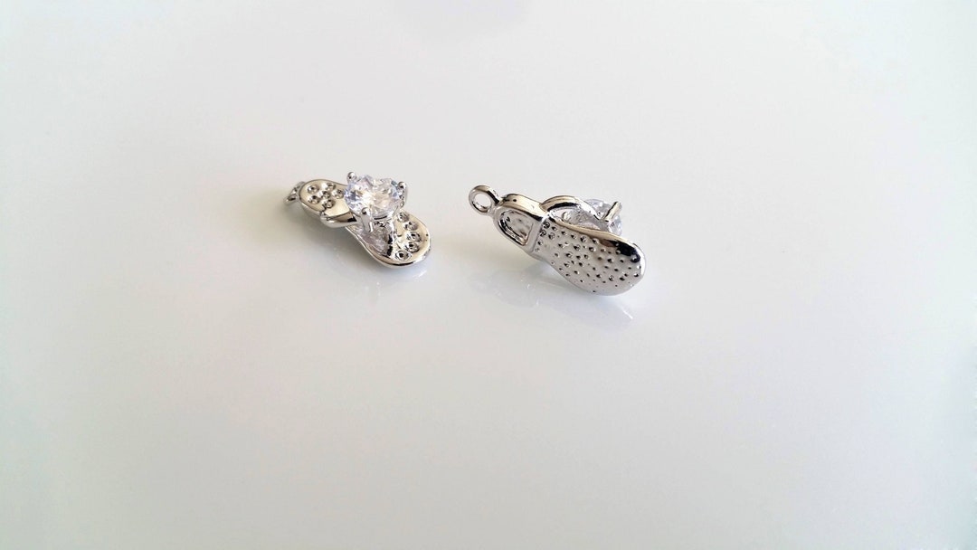 アクセサリー risenfui 1 Pcs, Sandal Pendant Cubic Zirconia Rhodium Plated Sandal