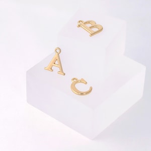5 piezas, dije con inicial de oro de 16 quilates, colgante con inicial personalizado, dije con letra del alfabeto minimalista, dije adicional/INICIAL
