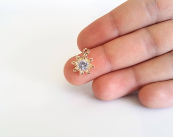 Colgante de flor con circonita cúbica bañado en oro de 16 quilates (15,5 x 13 x 3,8 mm) (1 unidad)