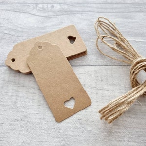 Etiquetas de regalo de Navidad en blanco, etiquetas de cartón kraft reciclado, etiqueta de corazón rústica ecológica, etiquetas de nombre grandes, hilo de yute