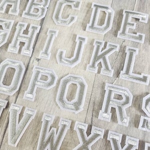 Parches de letras plateadas, letras para planchar, parche del alfabeto, parches universitarios para coser, apliques de nombre bordados, 5 cm