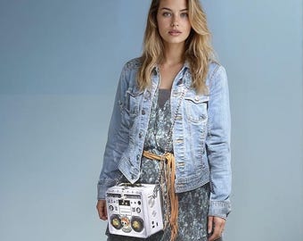 Bolso Boombox reciclado: bolso metálico de los años 80 hecho a mano con diamantes de imitación