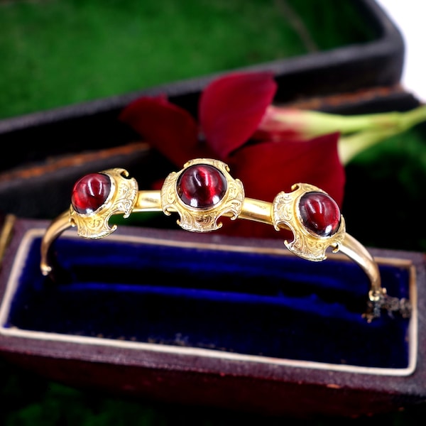 Antique Victorian C. 1870 Garnet Cabochon 15K Yellow Gold Bangle Bracelet