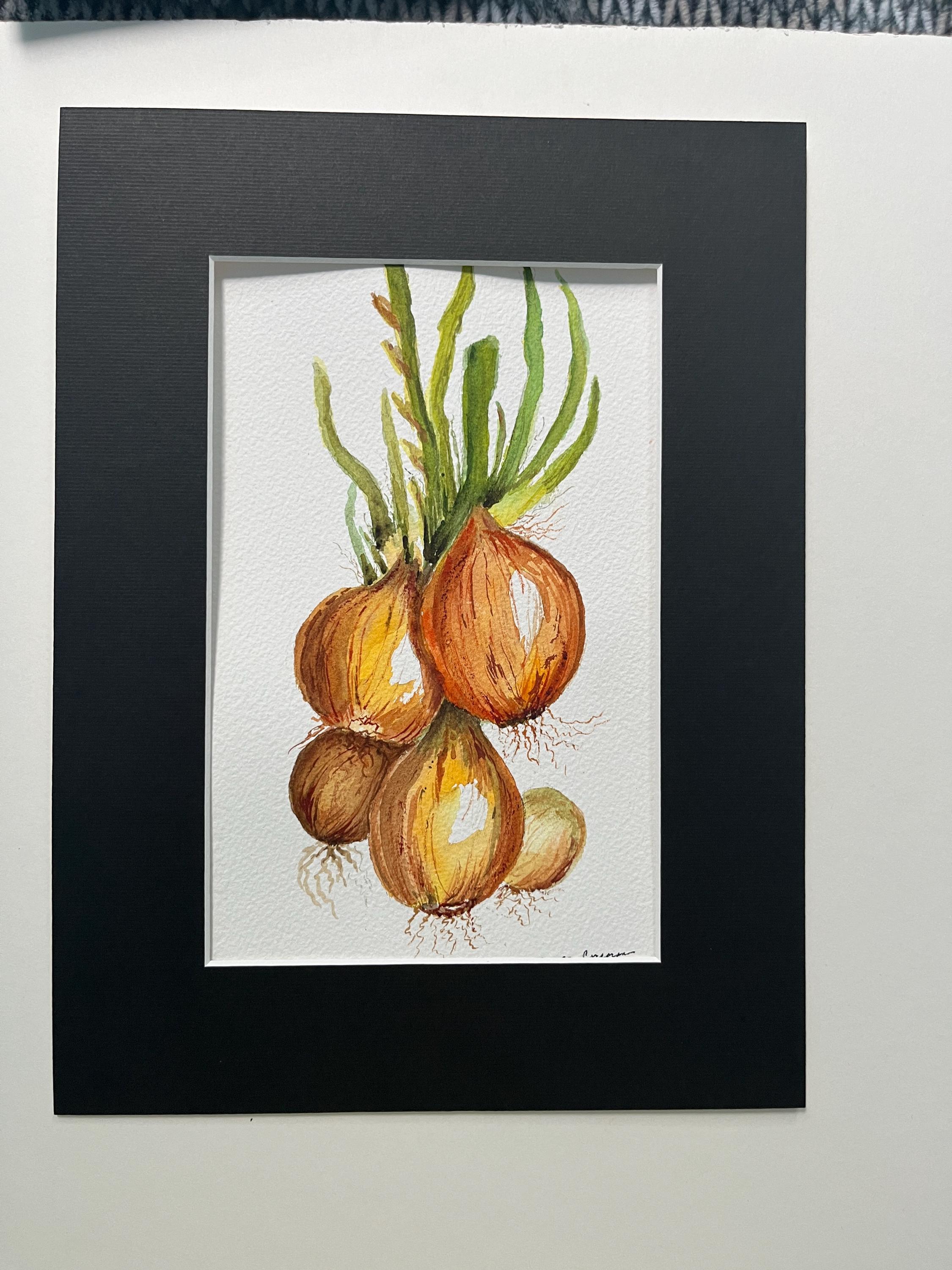 水彩画の玉ねぎの静物画、玉ねぎのキッチンの壁画、黒マットの玉ねぎの