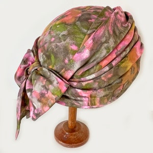 Elegant turban hat silk with bow hand made in Switzerland VINTAGE 1960s