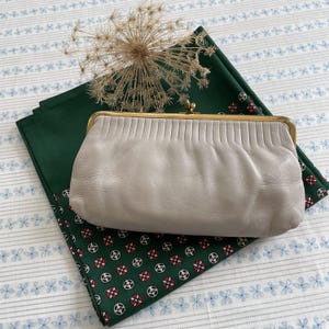 1950s real leather eggshell pouch purse cosmetic bag golden kiss lock