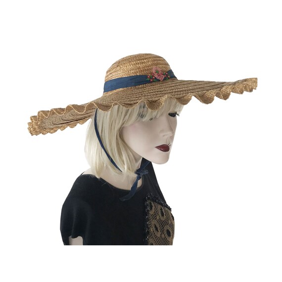 Straw hat flat wide brim with waved edge felt deco