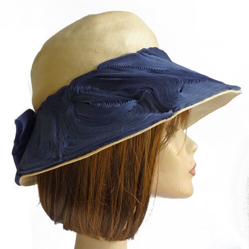 Straw hat with stunning ribbon decoration in navy FELIX LUGANO Switzerland VINTAGE shops 1970s Swiss made