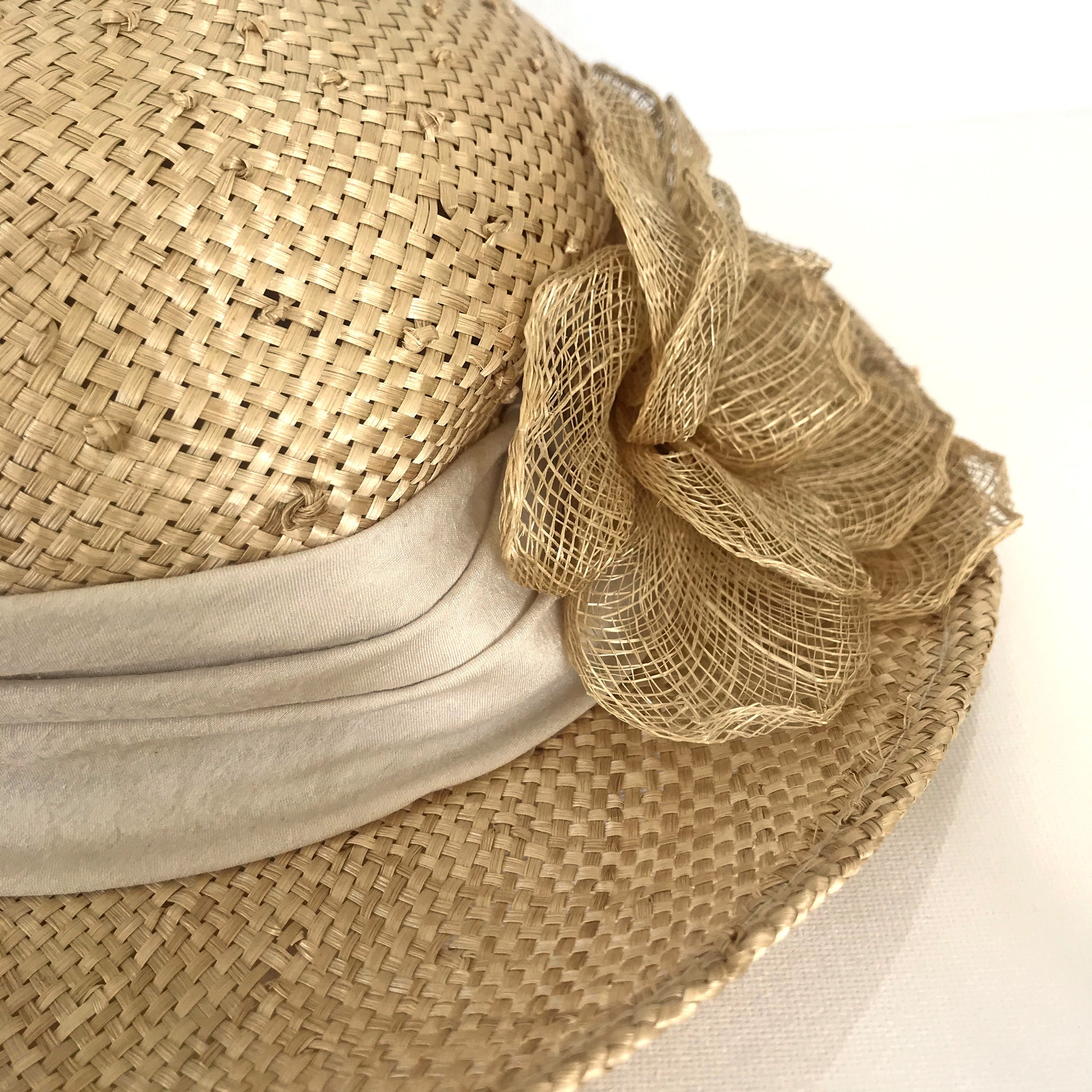 JOYFUL ITALIAN 1970s\' RED STRAW HAT WITH BEAUTIFUL FABRIC FLOWERS The Recording Academy Partners With Top Brands For The 2026  main image 4