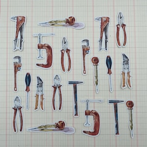 Op de afbeelding: Een verzameling van 15 aquarel illustraties van verschillende gereedschappen, waaronder tangen, sleutels, hamers en schroevendraaiers. De illustraties zijn op een witte achtergrond met een rasterpatroon.