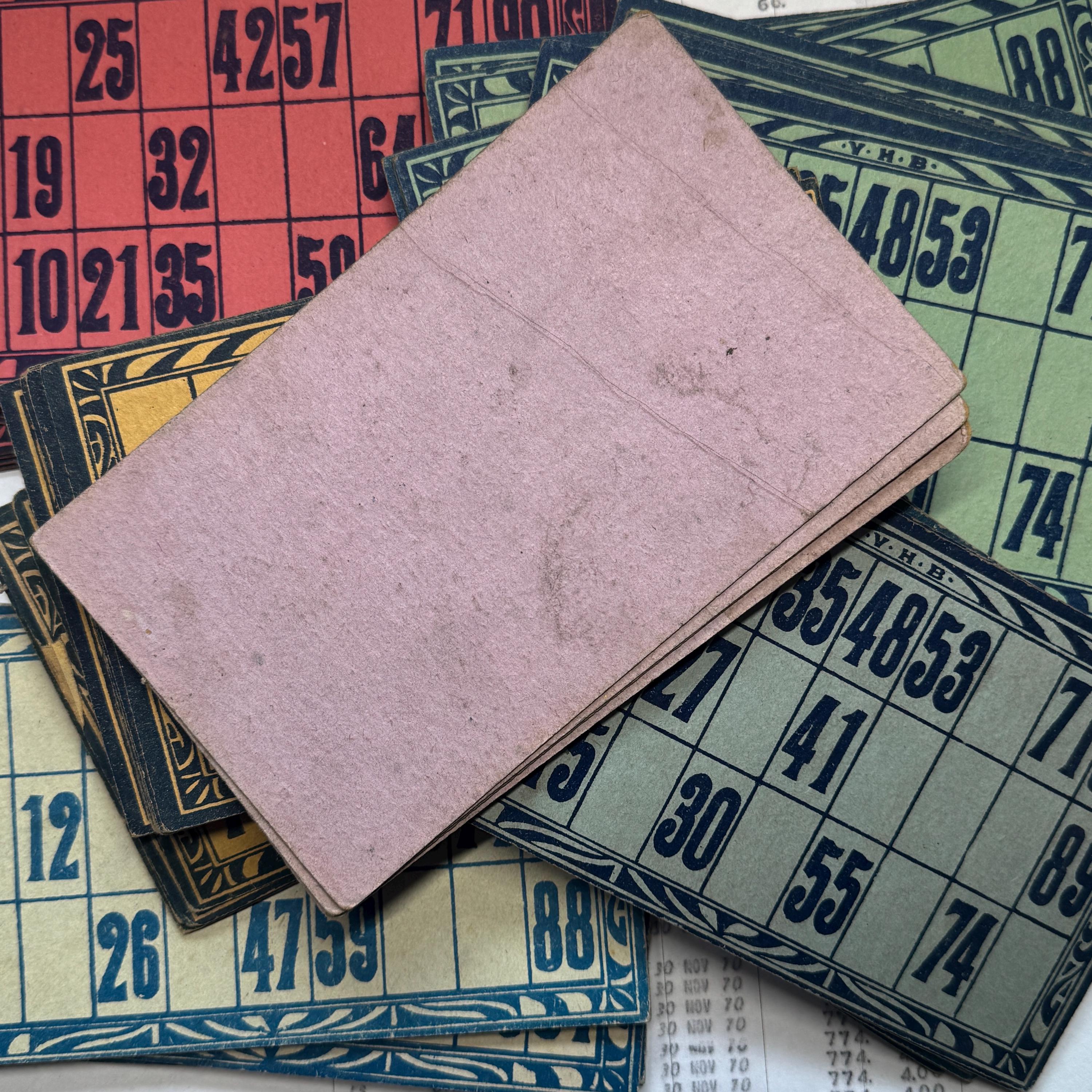 フランスの古いビンゴゲームカード。美しい書体で書かれた