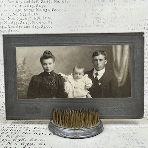 Foto de retrato antiguo fechada a finales de 1800 y principios de 1900. Tarjeta de gabinete. Imagen antigua original, vintage.