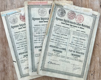 Sertie d'actions vintage, de documents, de certificats d'actions, de coupons.