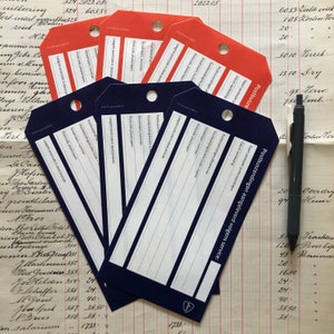 Grandi etichette postali rosse e blu, etichette del servizio postale