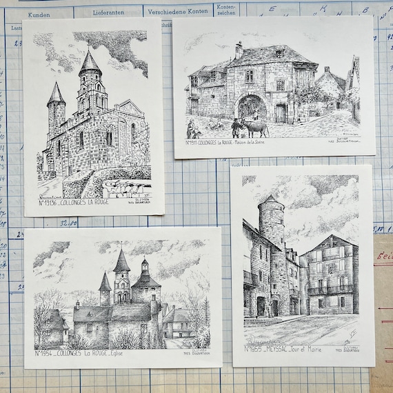 Une photo en noir et blanc d’une église avec des bancs photo – Image