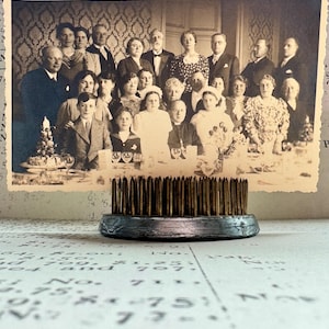 Photo vintage avec un pasteur et 2 familles