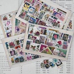 Juego con sellos postales usados de flores, botánicos y coloridos, ideales para diarios artísticos y otras manualidades.