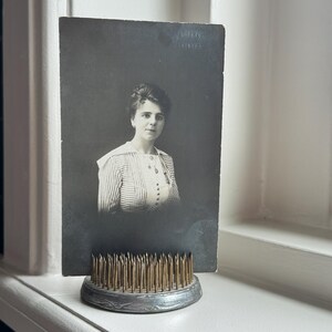 Portrait photo vintage avec une belle jeune femme.