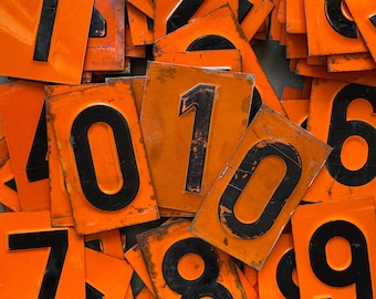 Placas de matrícula de metal - placa de metal vintage - número de casa vintage naranja, antiguo y desgastado, industrial, señales de ferrocarril en relieve