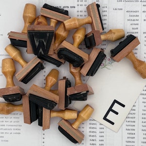 sellos de goma con letras antiguas