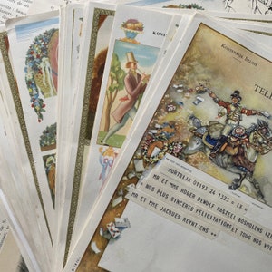 Puede incluir: Una pila de postales antiguas con ilustraciones y texto en holandés. La tarjeta superior muestra a un hombre tocando la flauta, mientras que la tarjeta inferior muestra a un hombre montando a caballo. El texto en la tarjeta inferior dice "Kortrijk 01193 24 1325 = LX = MR ET MME ROGER DEWULF KASTEEL BOSMOLENS IZE NOS PLUS SINCERES FELICITATIONSET TOUS NOS VOE MR ET MME JACQUES REYNTJENS ++".