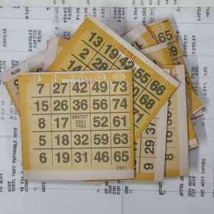 Tarjetas de juego de bingo de inspiración vintage. Estilo retro, amarillo.