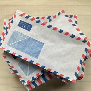 Sobres vintage con ventana para correo aéreo. Papelería, sobres retro, correo postal.