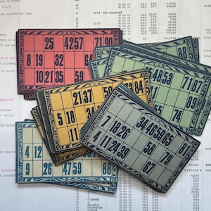 Alte Bingo-Spielkarten aus Frankreich. Vintage-Bingokarten aus Frankreich mit wunderschöner Schriftart.