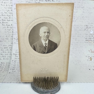 Foto de retrato vintage fechada a finales de 1800 y principios de 1900. Tarjeta de gabinete. Cuadro antiguo original, antiguo.