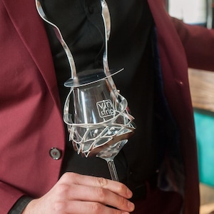 Hands-Free Wine Glass Holder – Reusable Party Accessory with Splash Guard image 6