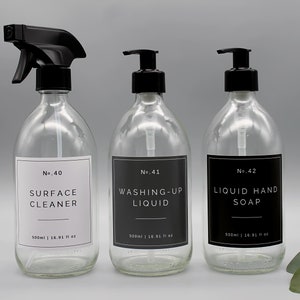 Puede incluir: Tres botellas de vidrio con tapas de bomba negras y etiquetas. Las botellas est&aacute;n etiquetadas como "No. 40 Surface Cleaner", "No. 41 Washing-Up Liquid" y "No. 42 Liquid Hand Soap". Cada botella contiene 500 ml o 16,91 fl oz.