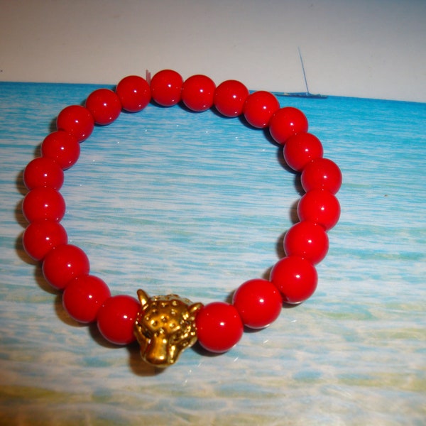 bracelet perles couleur corail rouge taille élastique tête de léopard en métal poignet 17 cm